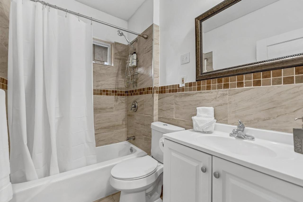 Renovated Main Floor Large 3 Bed House Villa Buffalo Exterior photo