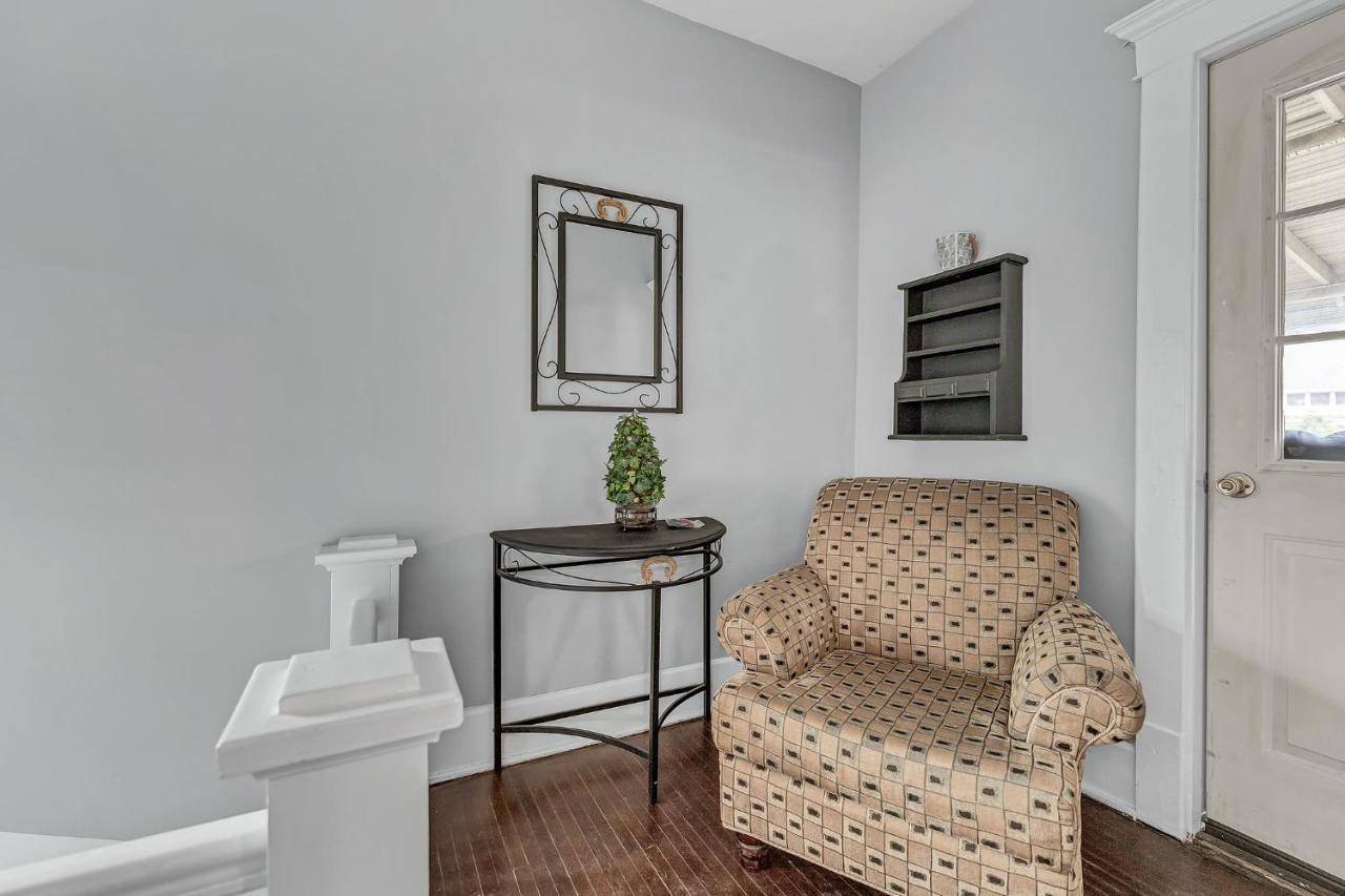 Renovated Main Floor Large 3 Bed House Villa Buffalo Exterior photo